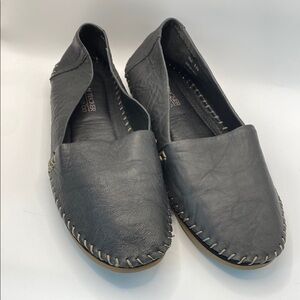 Adam Tucker by Me Too "Solo" Black leather Women's Slip-Ons/moccasins Size 8 1/2